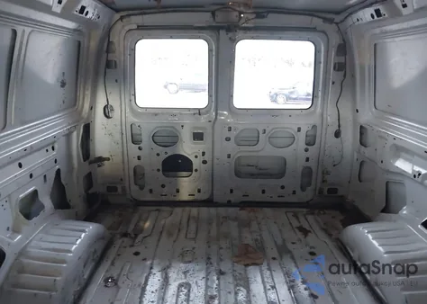 2000 Ford E-250 Commercial z USA, uszkodzony, nr VIN 1FTNE2422YHB89648